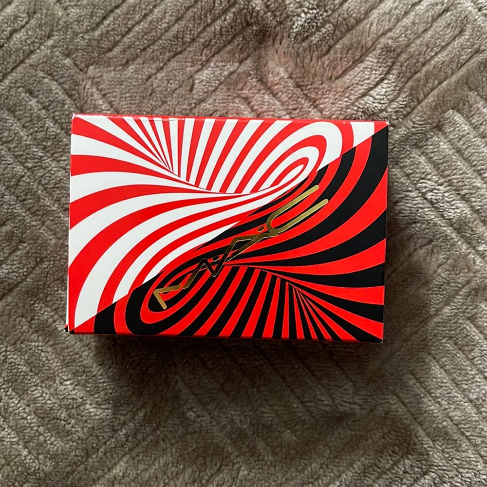 MAC tiny tricks mini lipstick trio: red